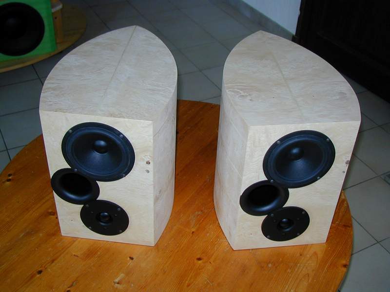 http://myhtpc.chez-alice.fr/htpc_img/surround45.JPG